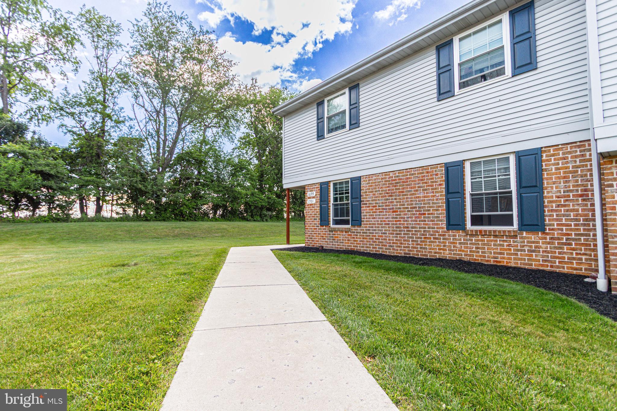 PARKSIDE TOWNHOMES - Residential