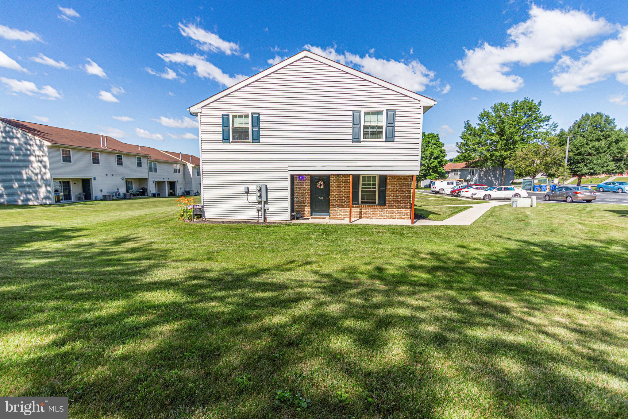 PARKSIDE TOWNHOMES - Residential