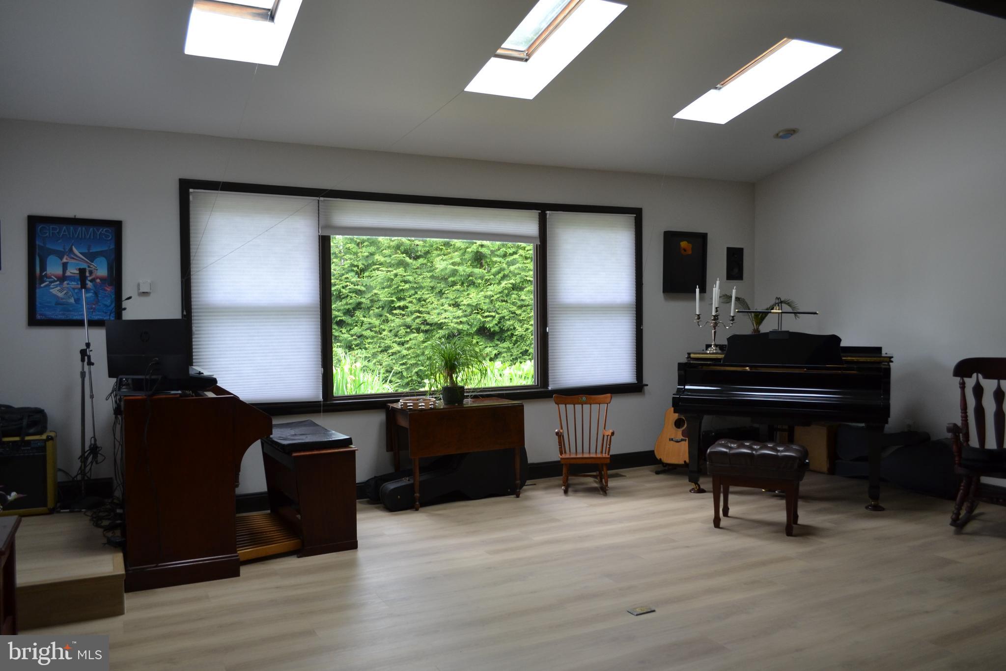 BALLINAHINCH - Residential