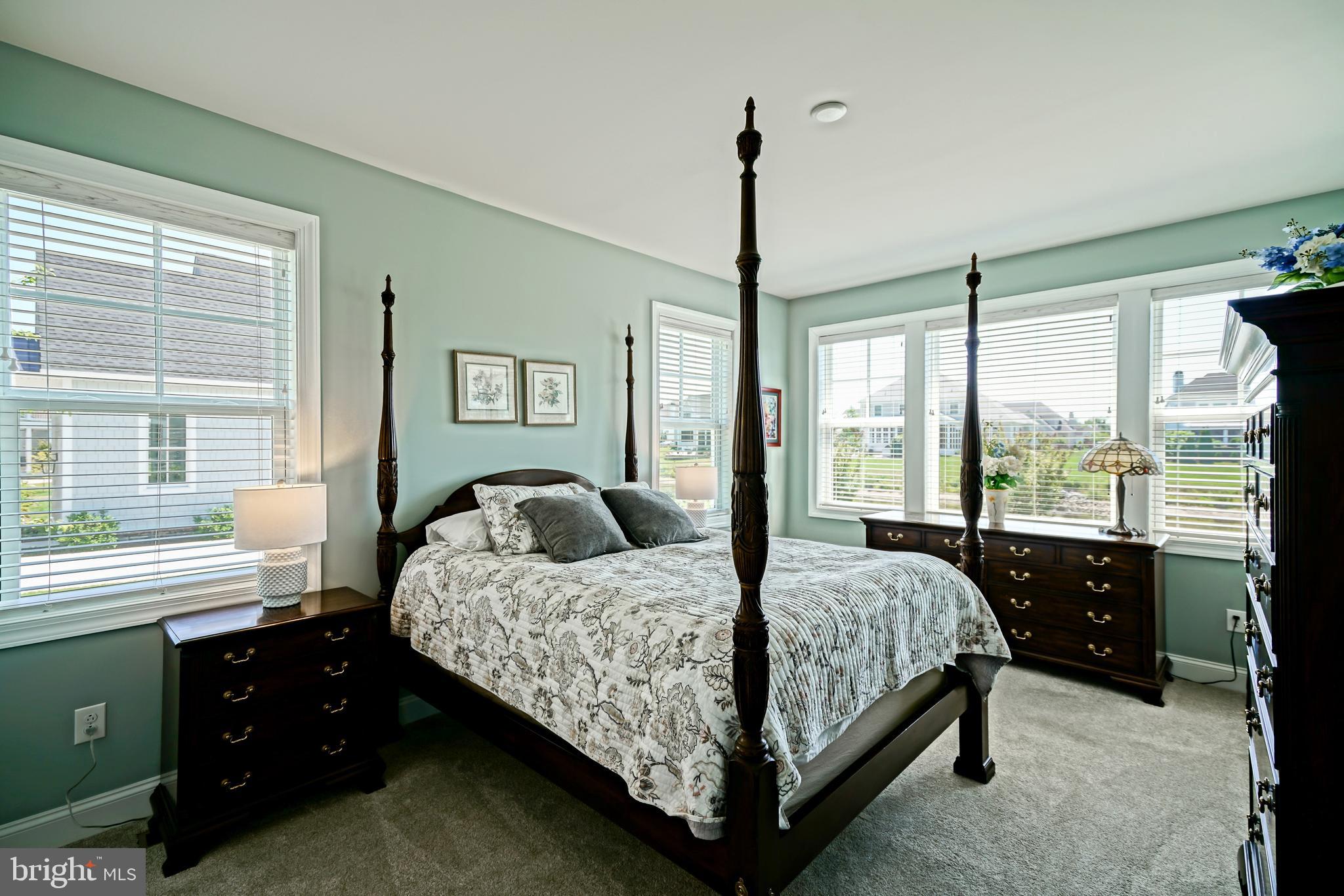 SHOWFIELD - Residential