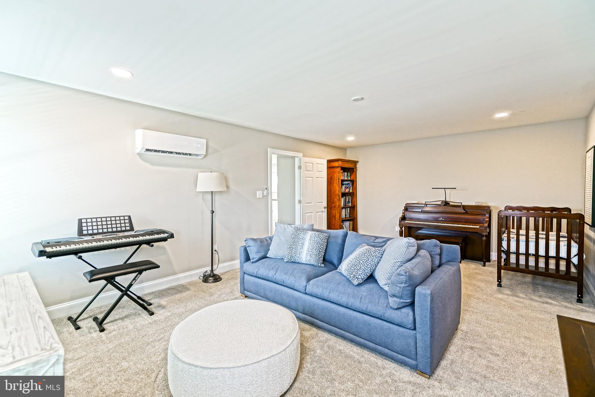 SHOWFIELD - Residential