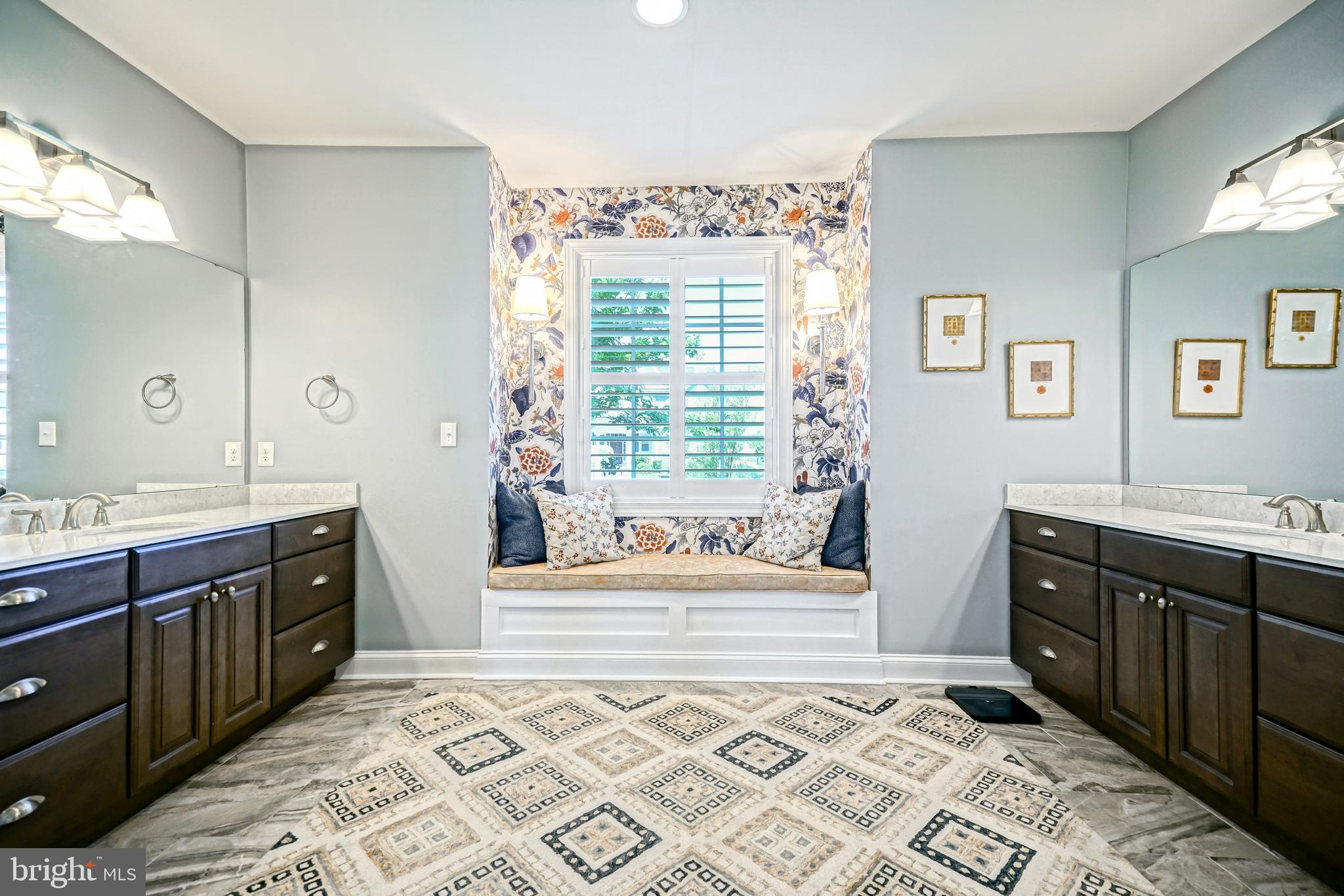 SHOWFIELD - Residential