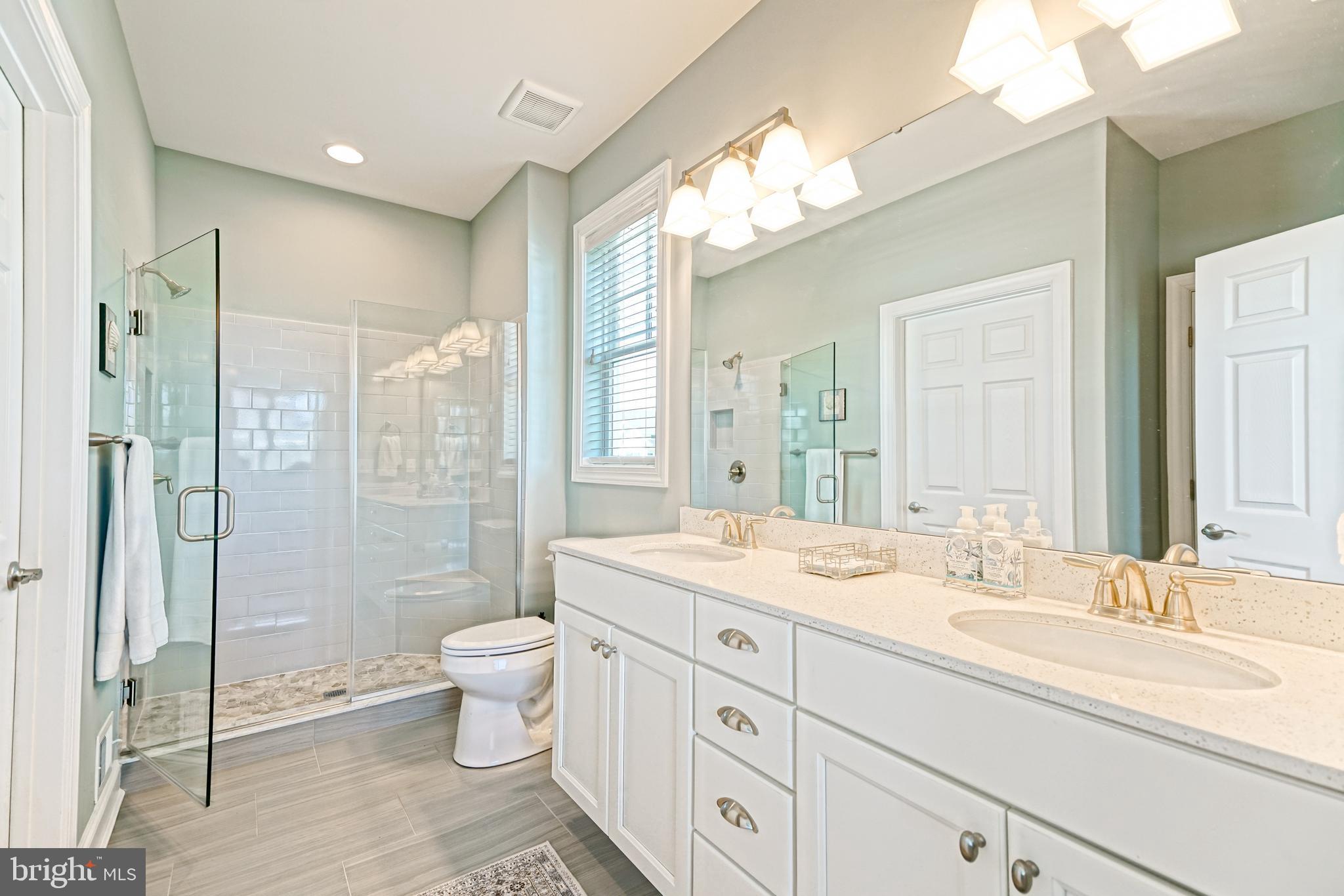 SHOWFIELD - Residential