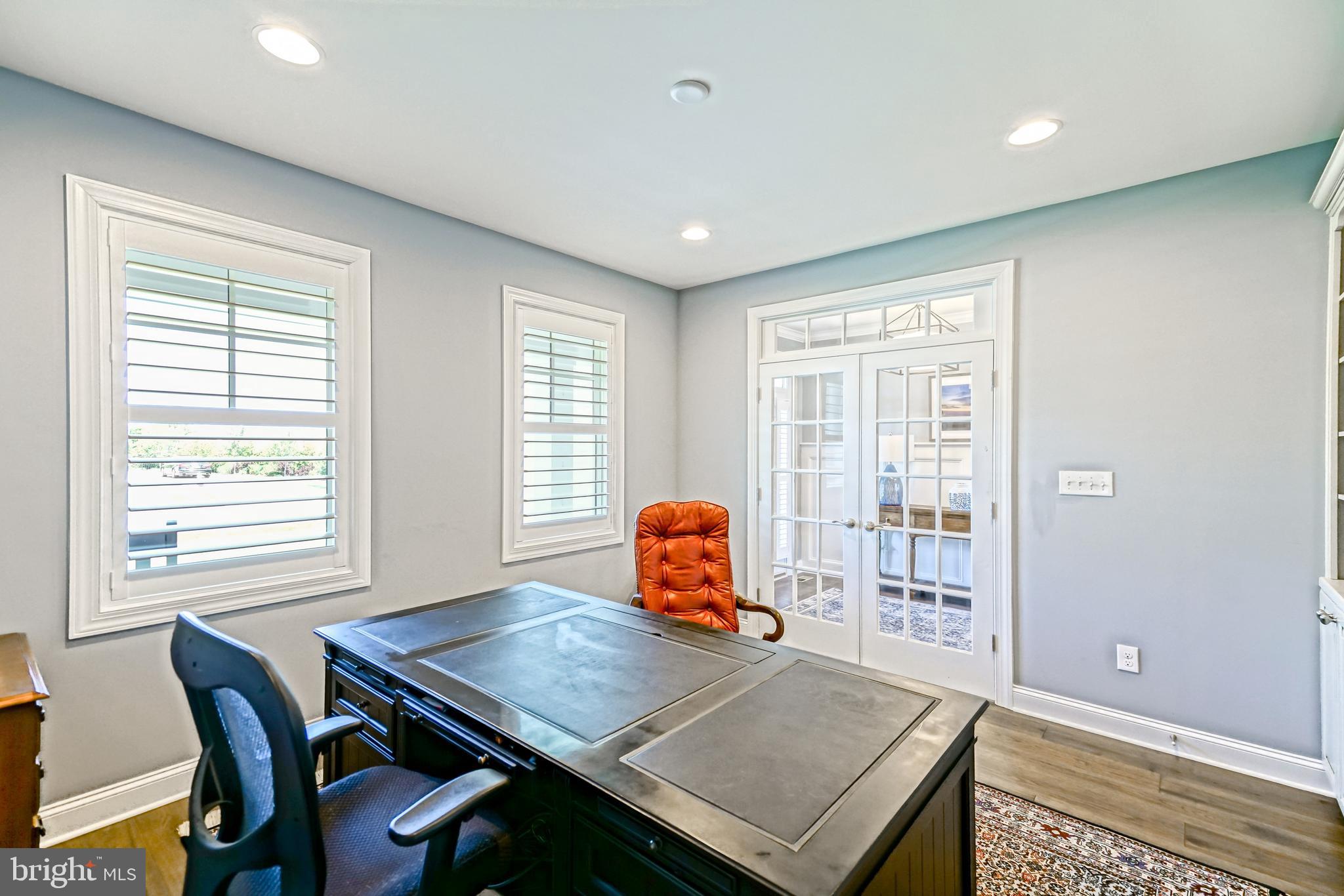 SHOWFIELD - Residential
