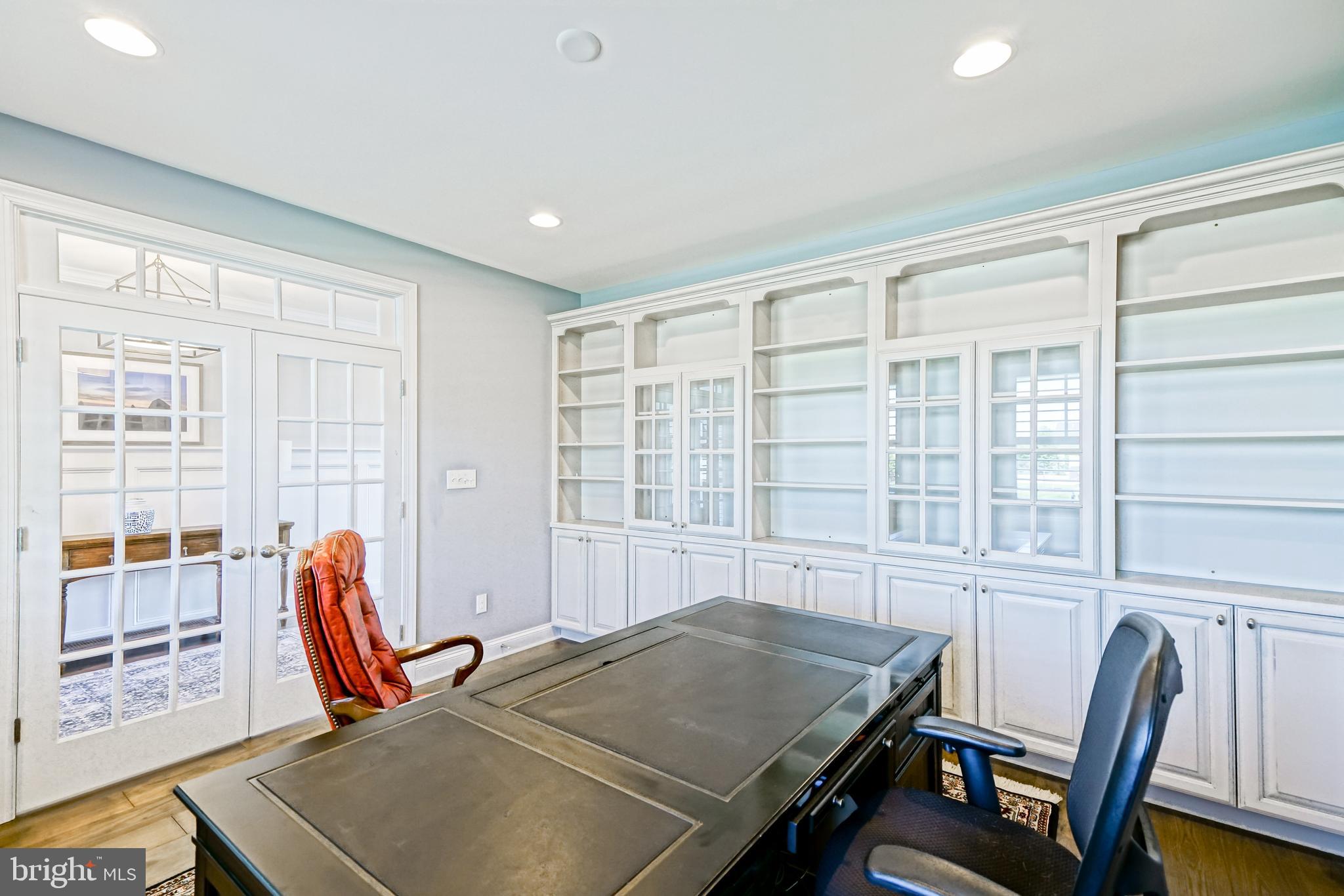 SHOWFIELD - Residential