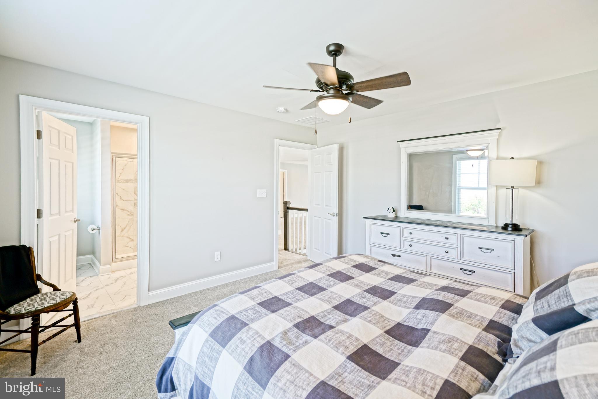 SHOWFIELD - Residential