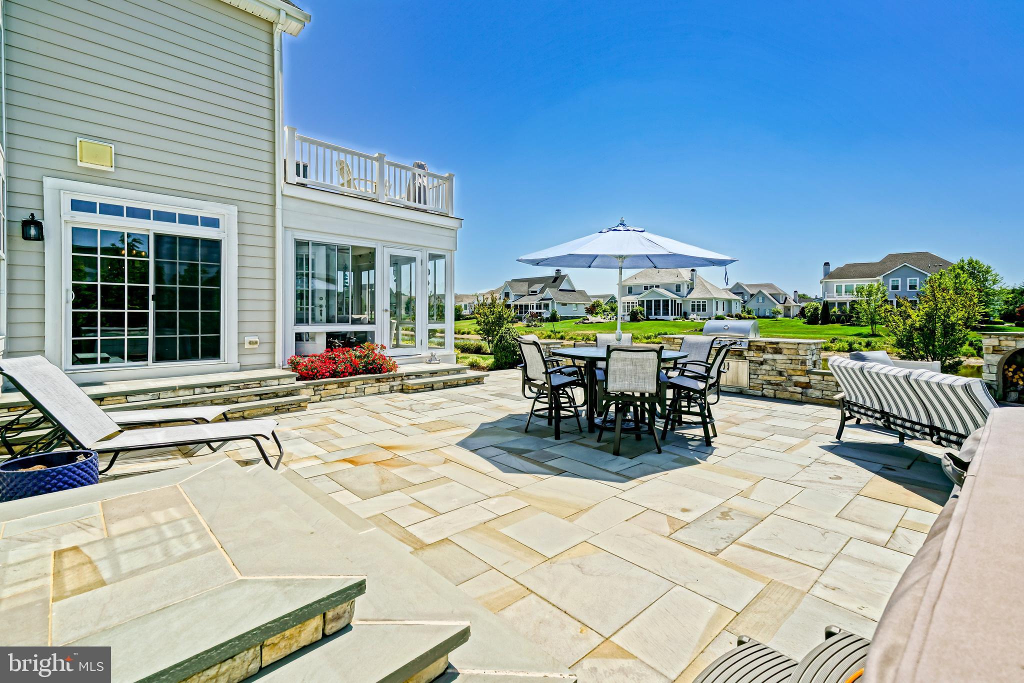 SHOWFIELD - Residential