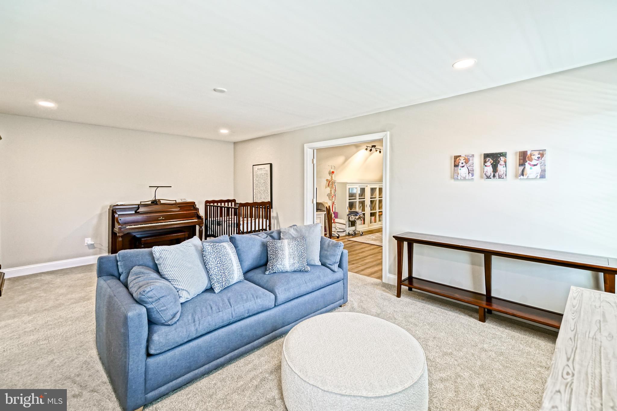 SHOWFIELD - Residential