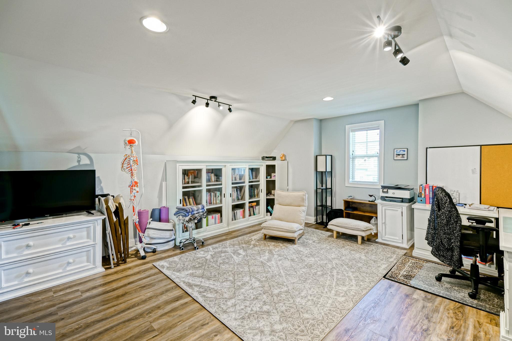 SHOWFIELD - Residential