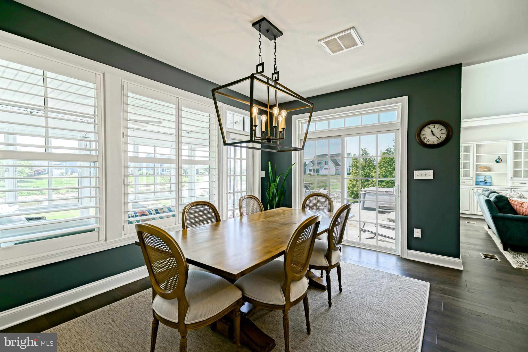 SHOWFIELD - Residential