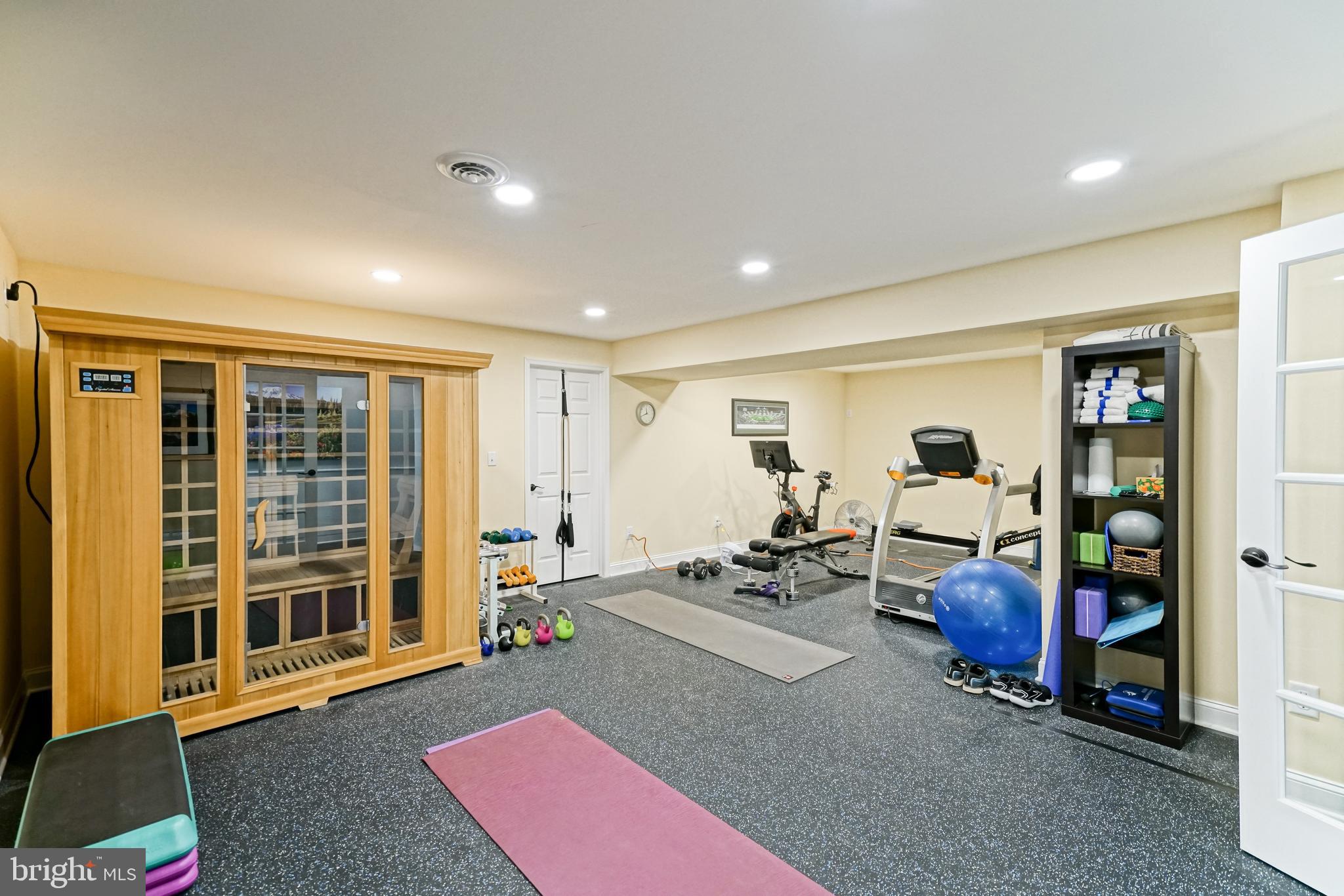 SHOWFIELD - Residential