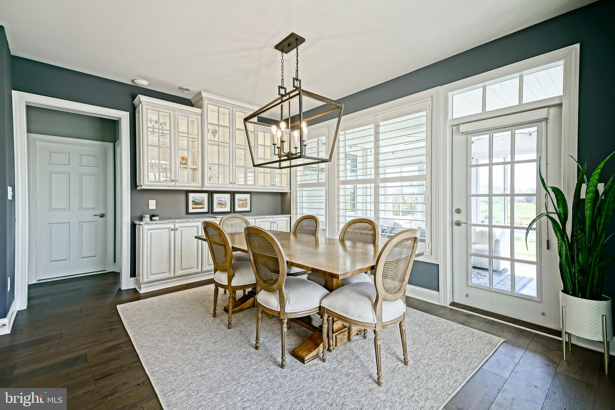 SHOWFIELD - Residential