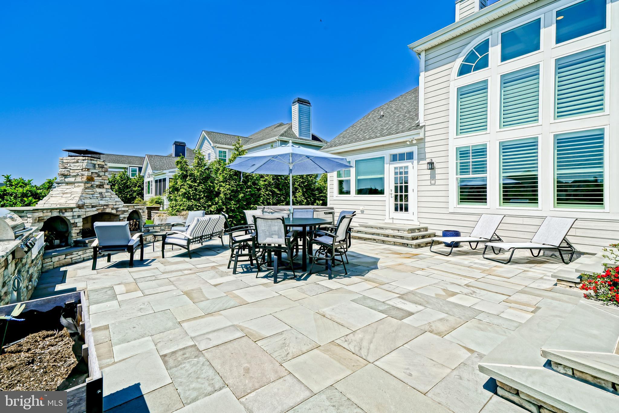 SHOWFIELD - Residential