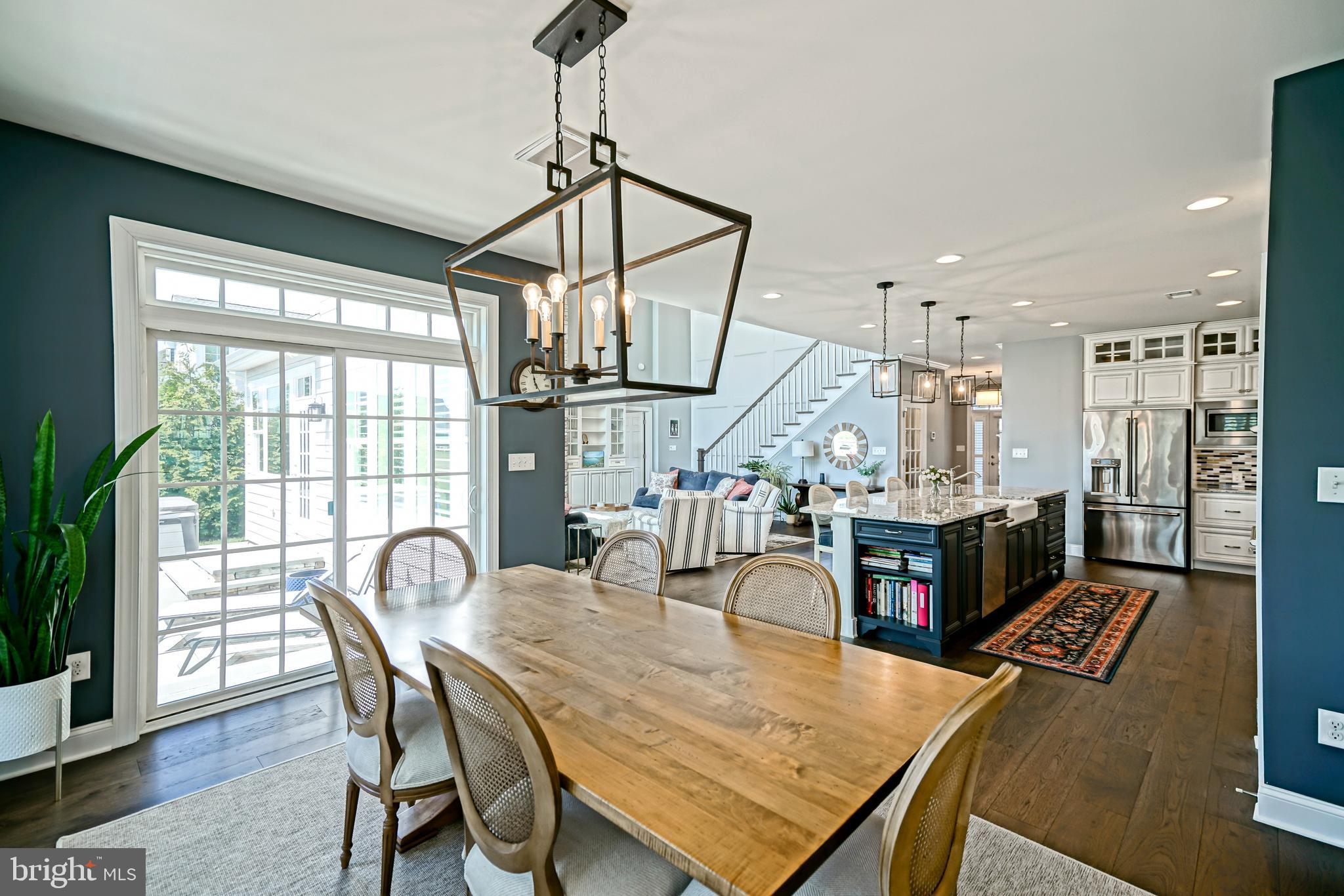 SHOWFIELD - Residential