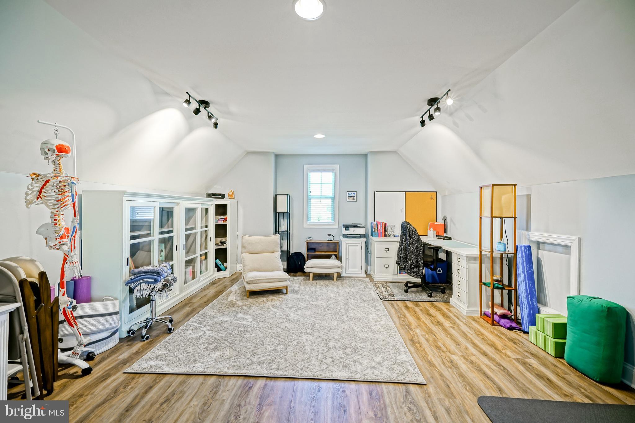 SHOWFIELD - Residential