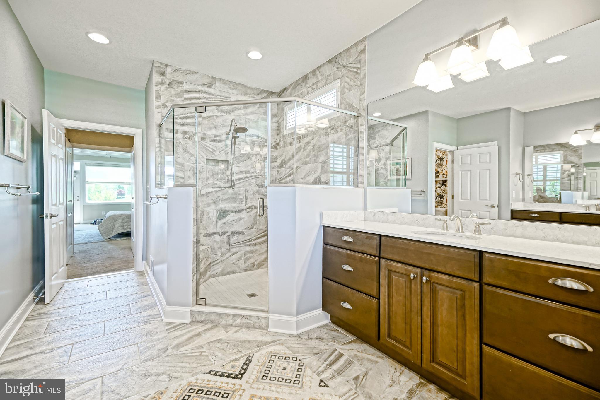SHOWFIELD - Residential