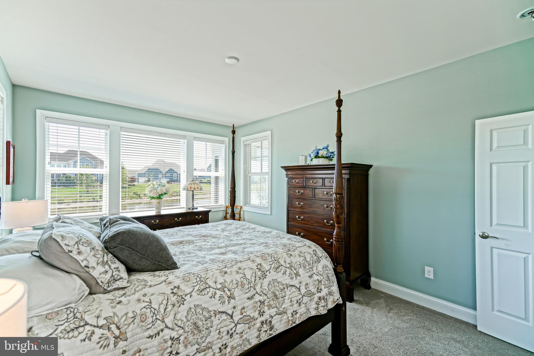 SHOWFIELD - Residential