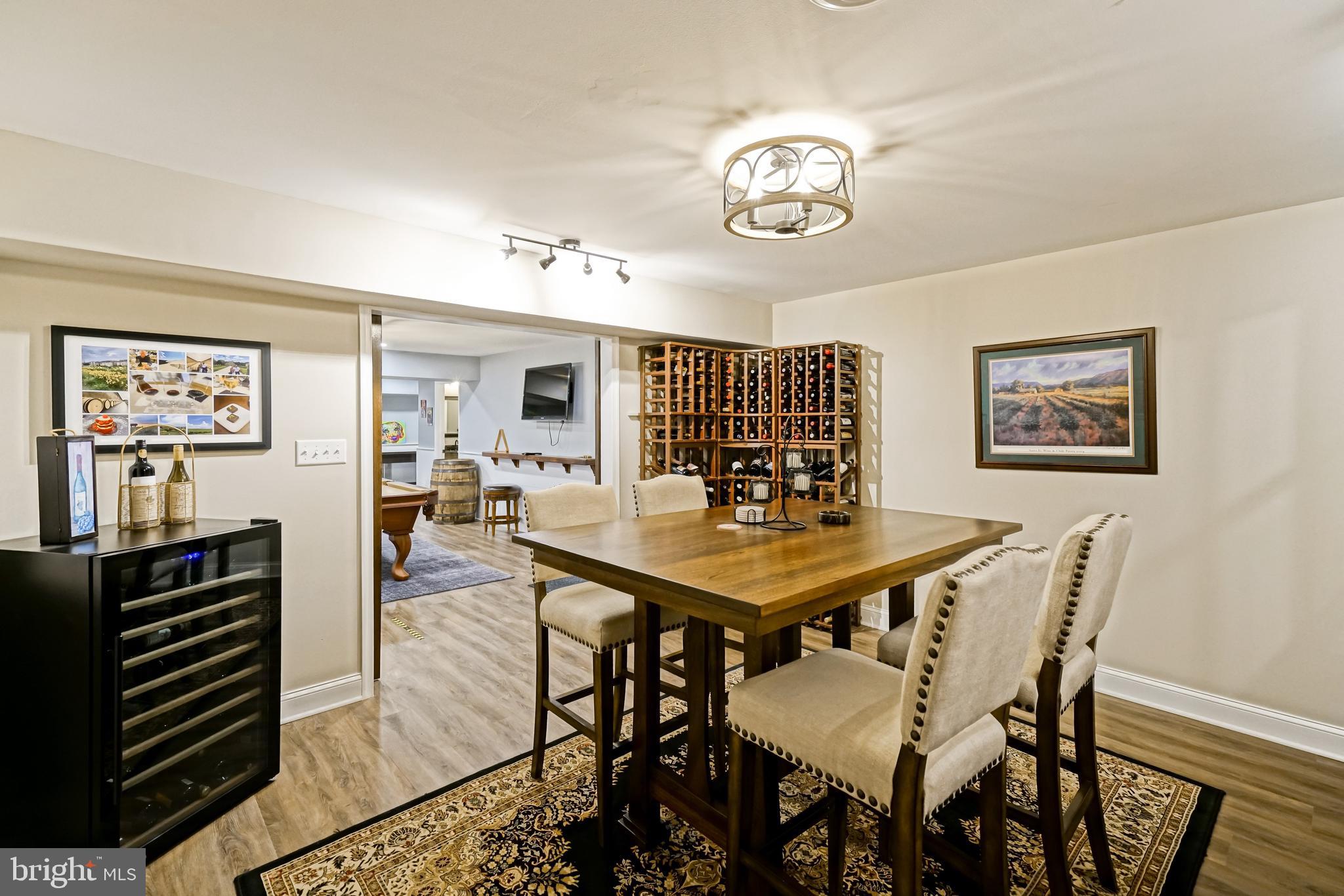 SHOWFIELD - Residential