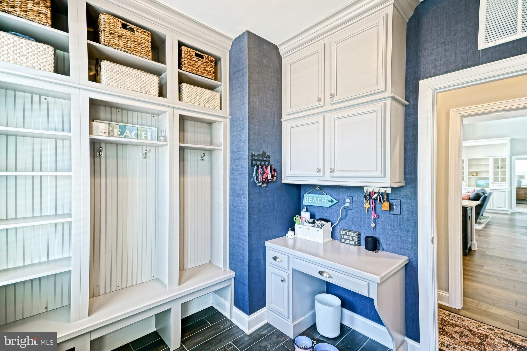 SHOWFIELD - Residential