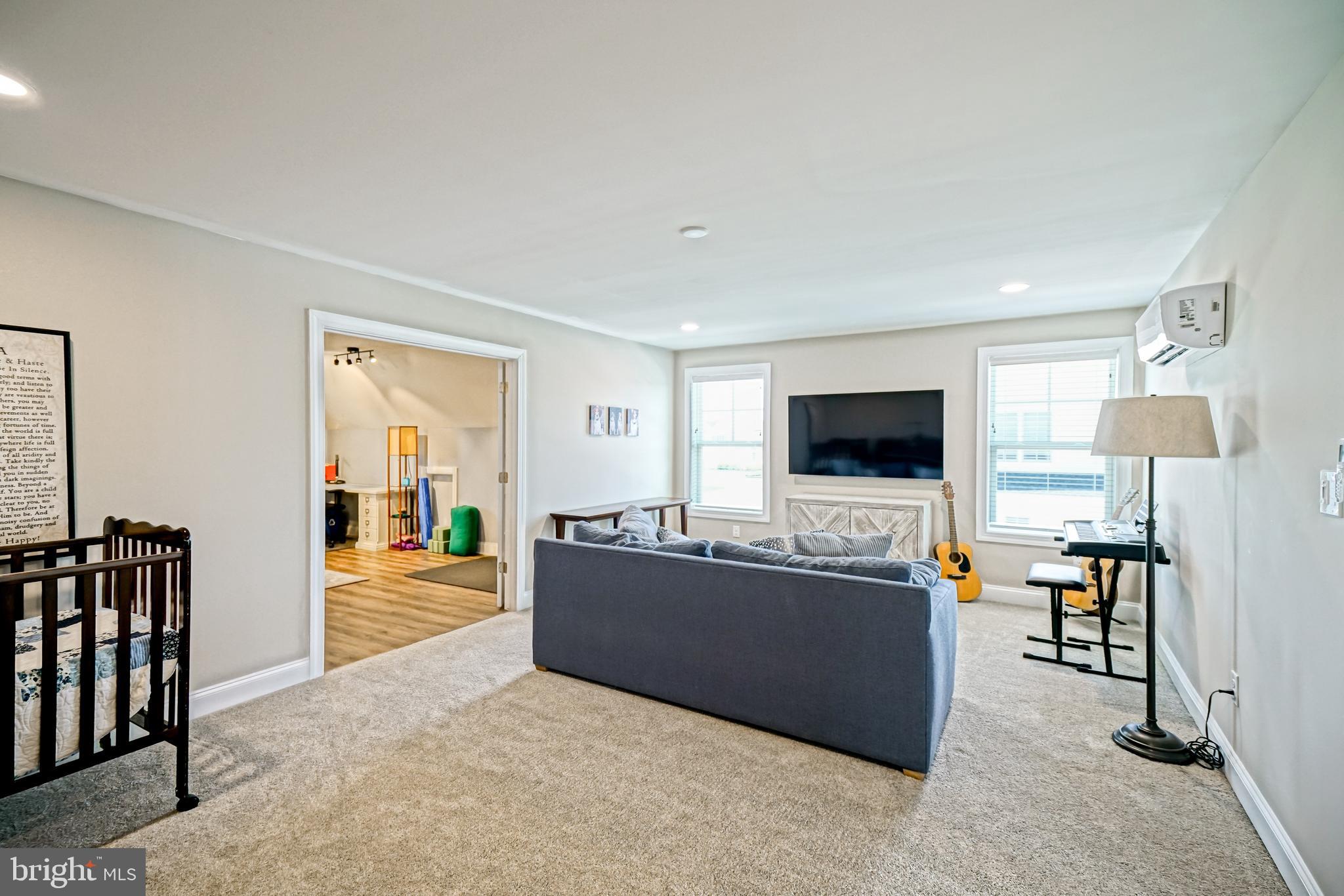 SHOWFIELD - Residential