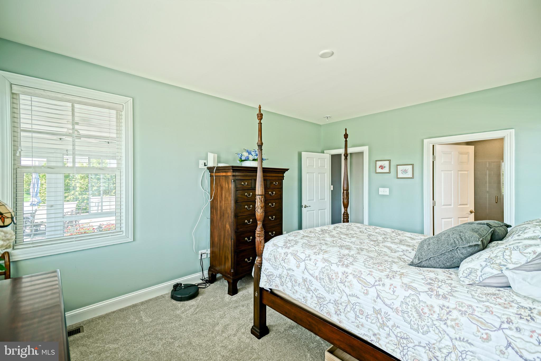 SHOWFIELD - Residential