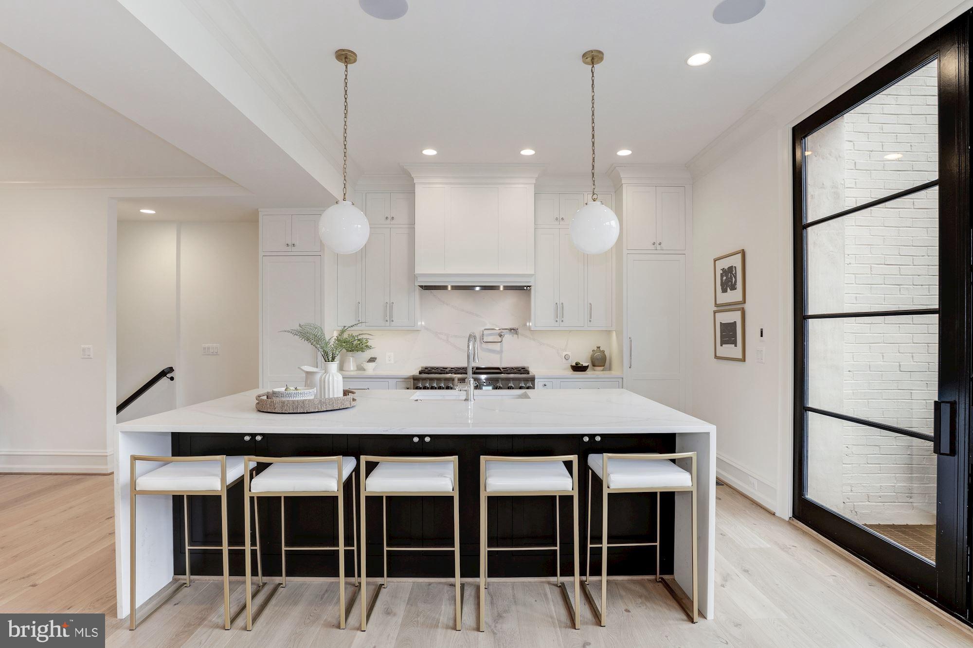 CAPITOL HILL - Residential