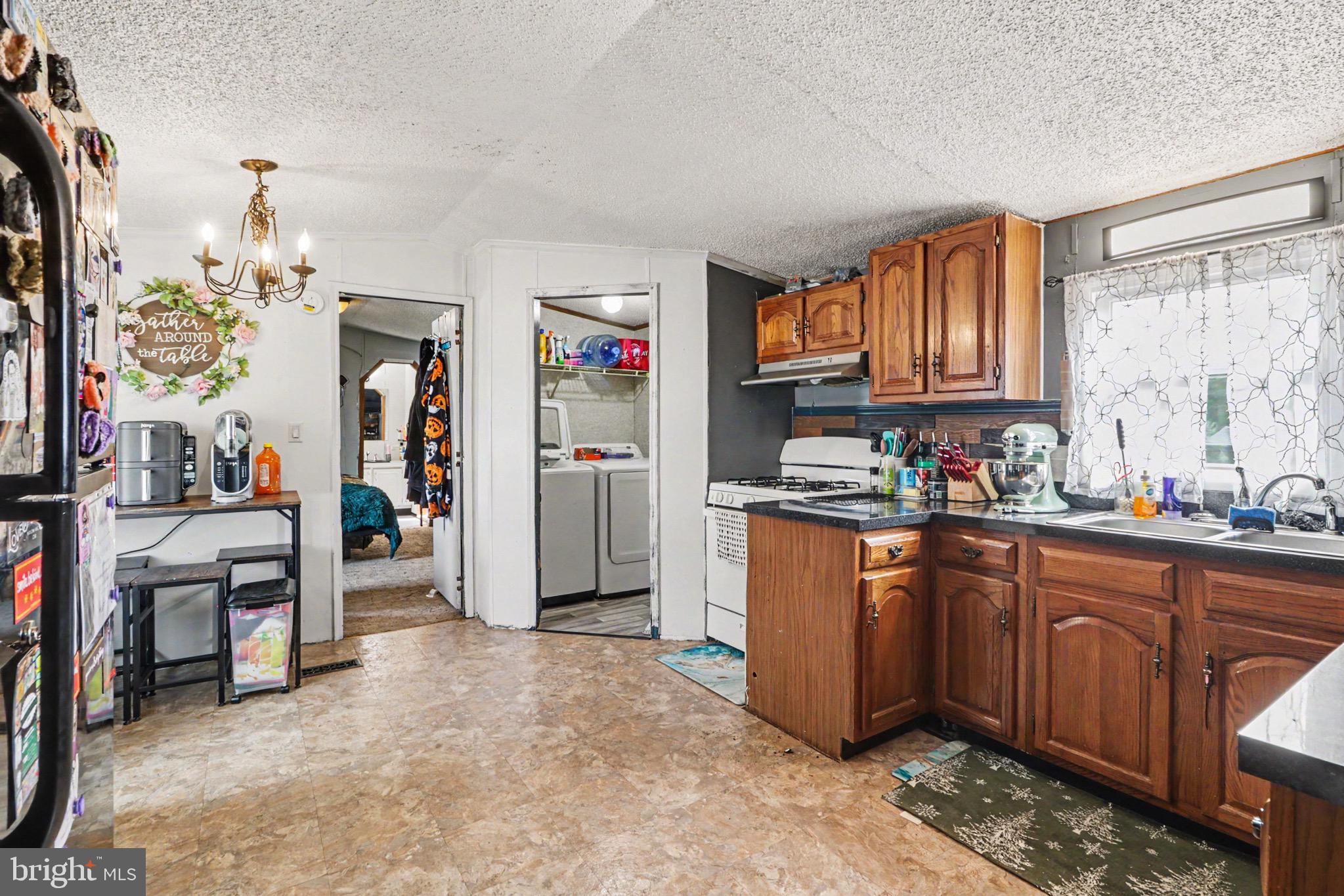 NORTHVIEW MANOR - Residential