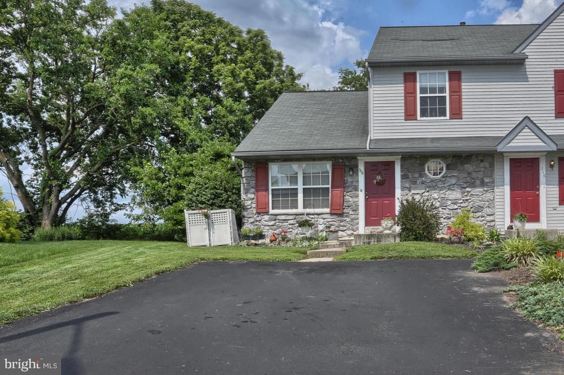 Warranted 2 bedroom end unit townhome in Marietta.  First floor bedroom, 2nd floor loft area and finished lower level. Central air, gas heat and rear patio.