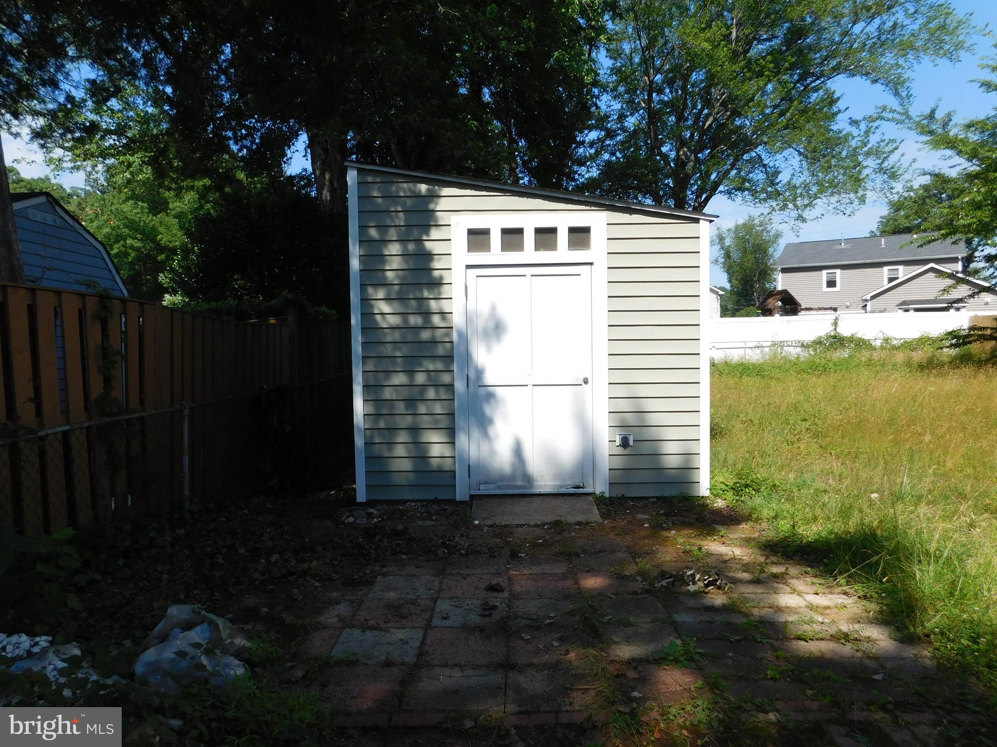 BROYHILL PARK - Residential