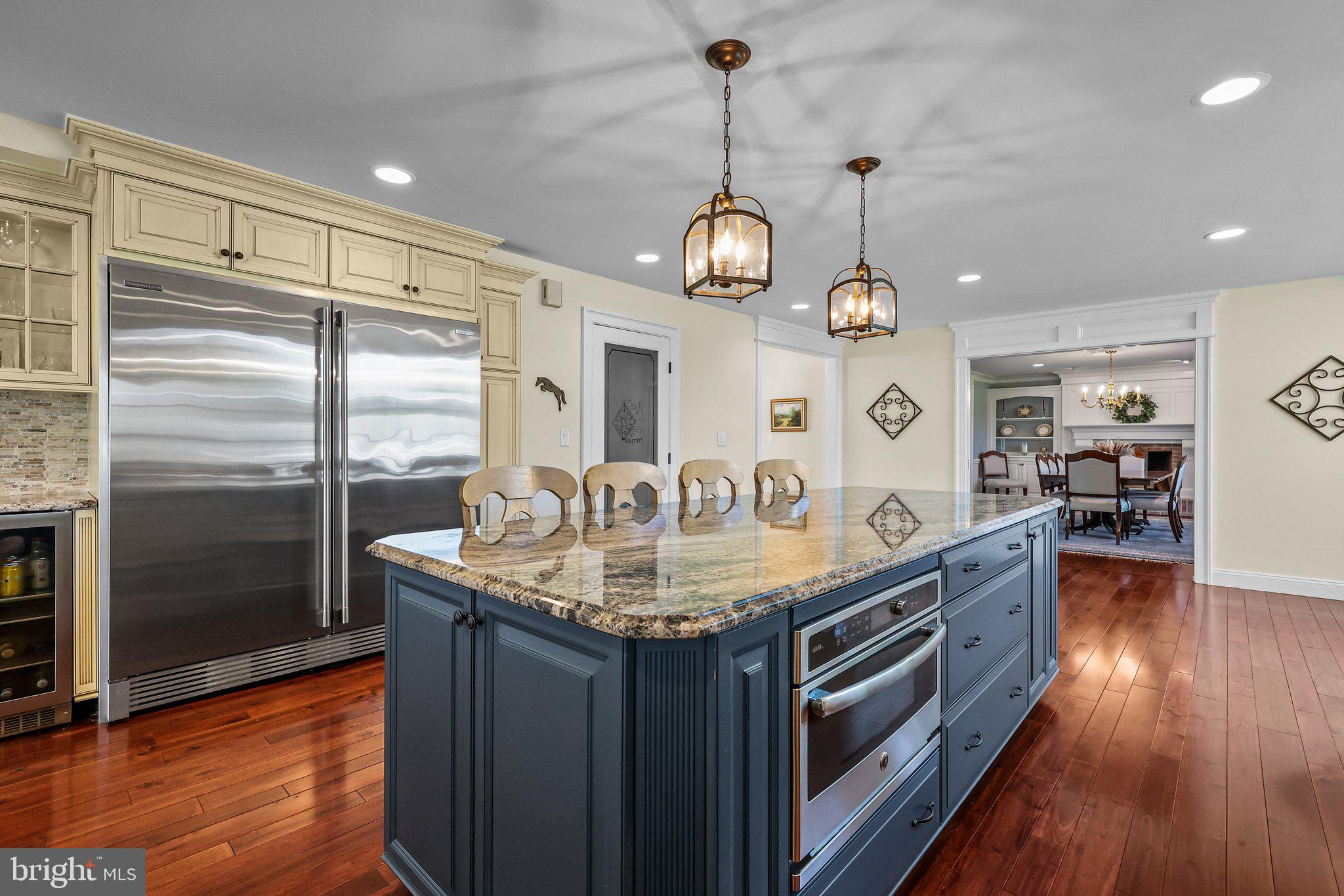 TWO POND ESTATES - Residential