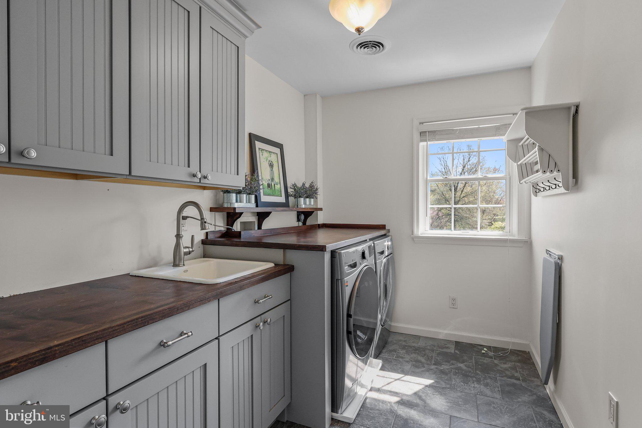 TWO POND ESTATES - Residential