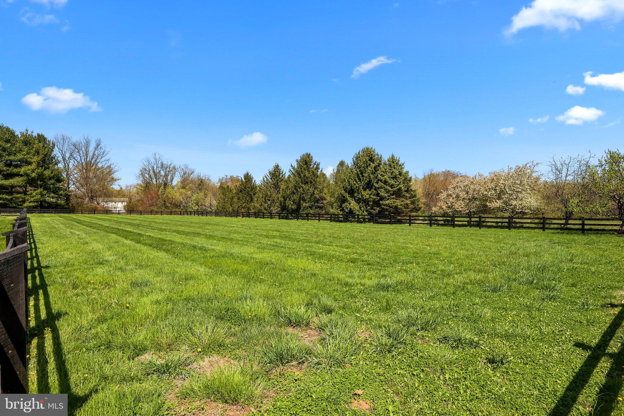 TWO POND ESTATES - Residential