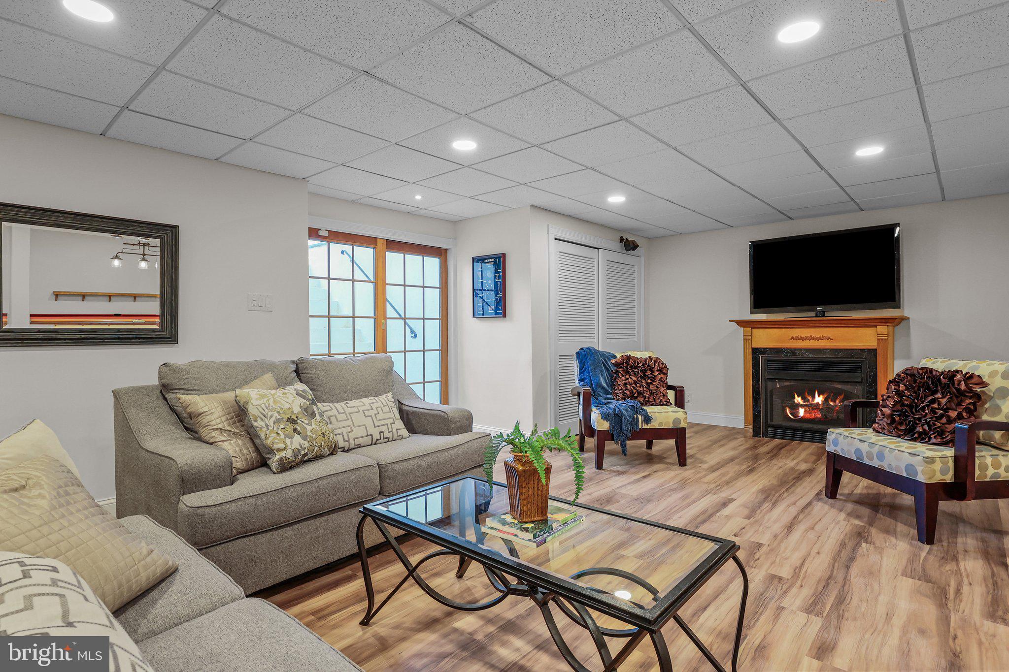 TWO POND ESTATES - Residential