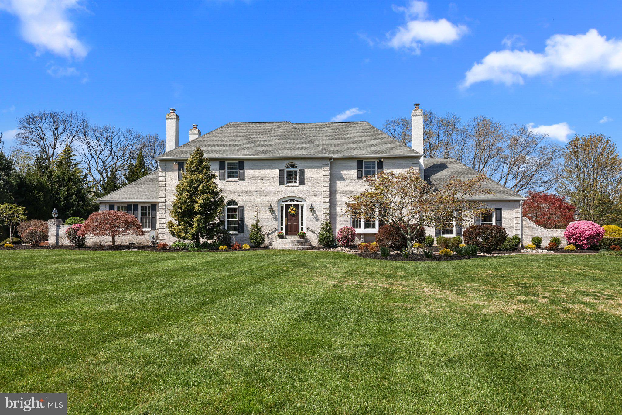 TWO POND ESTATES - Residential