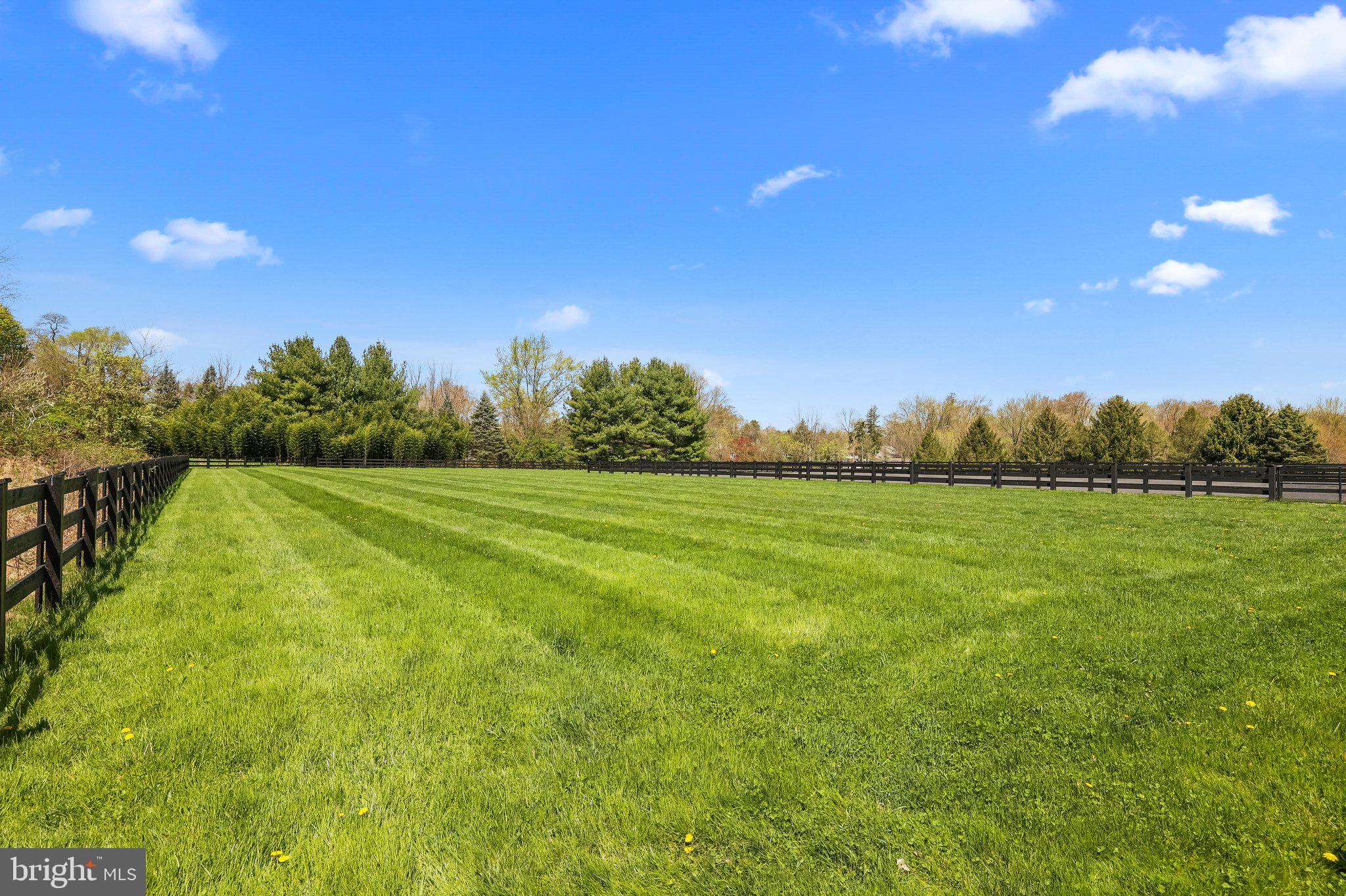 TWO POND ESTATES - Residential