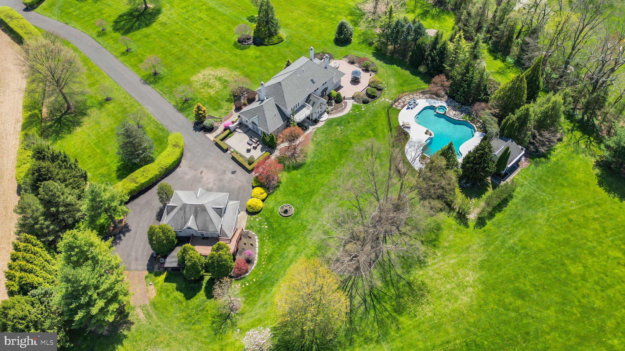 TWO POND ESTATES - Residential