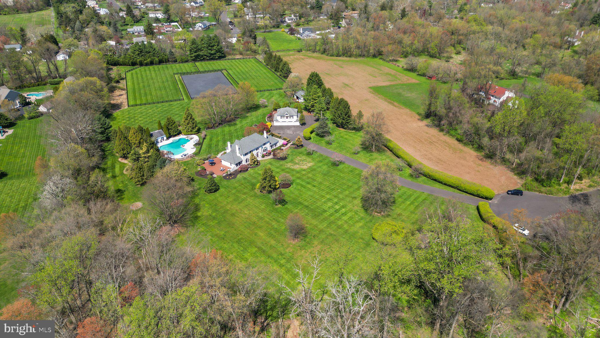 TWO POND ESTATES - Residential