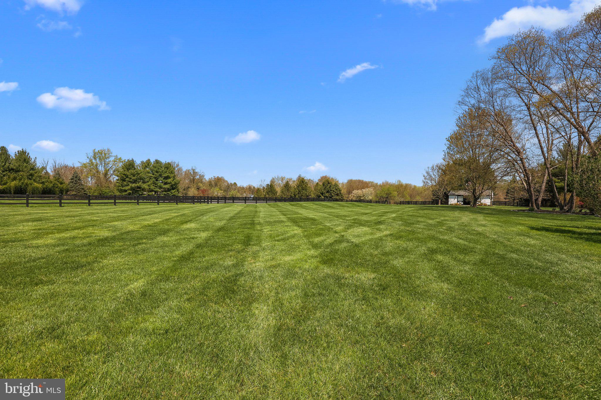 TWO POND ESTATES - Residential