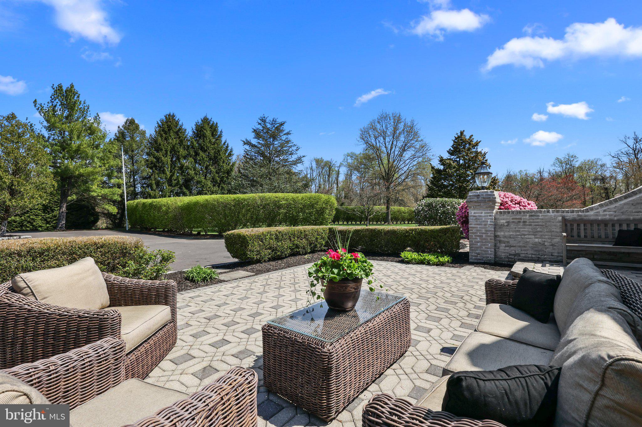 TWO POND ESTATES - Residential