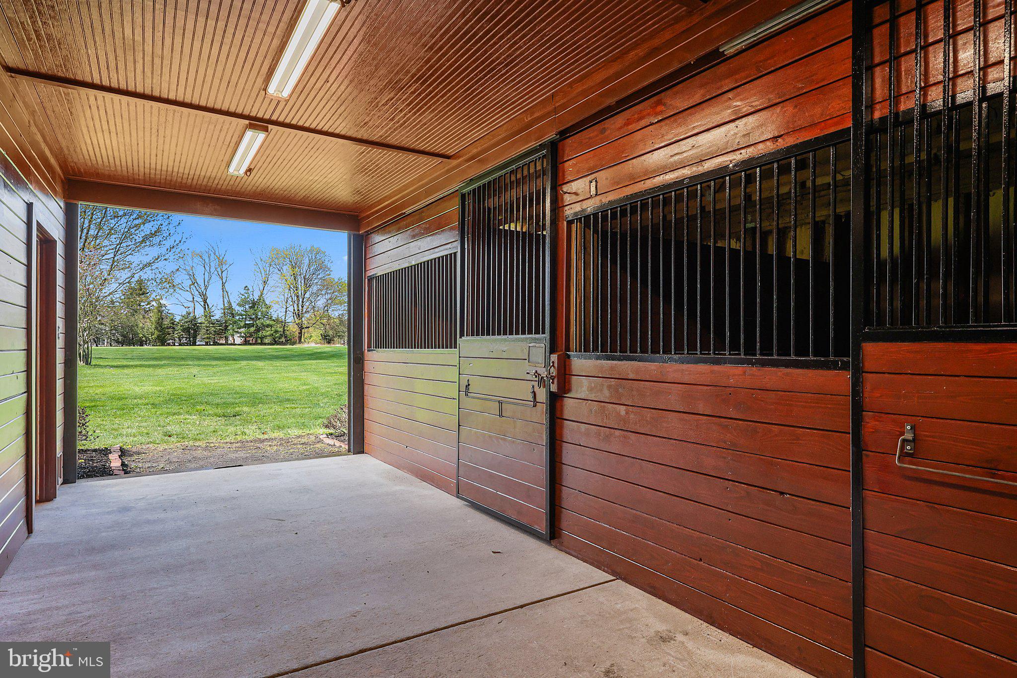 TWO POND ESTATES - Residential