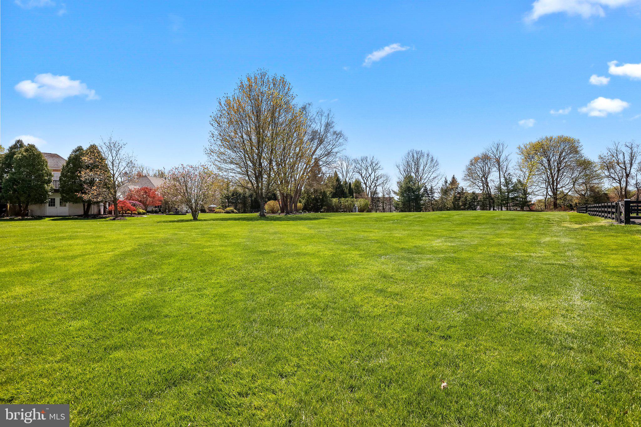 TWO POND ESTATES - Residential