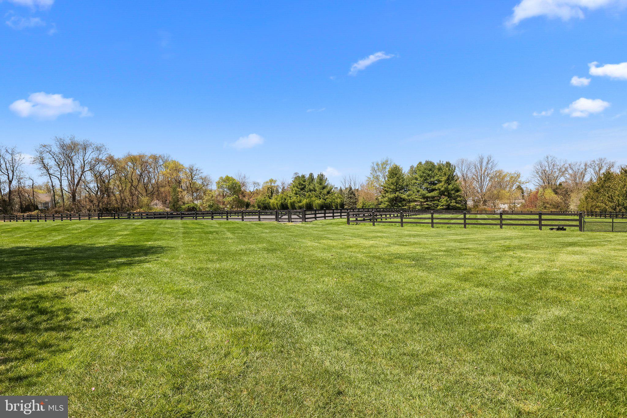TWO POND ESTATES - Residential