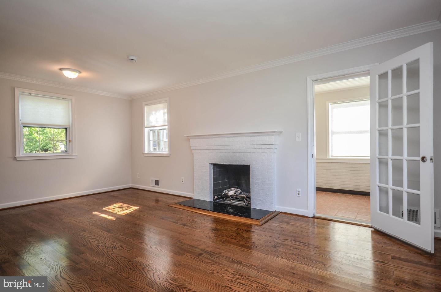 STEPHEN KNOLLS - Residential Lease