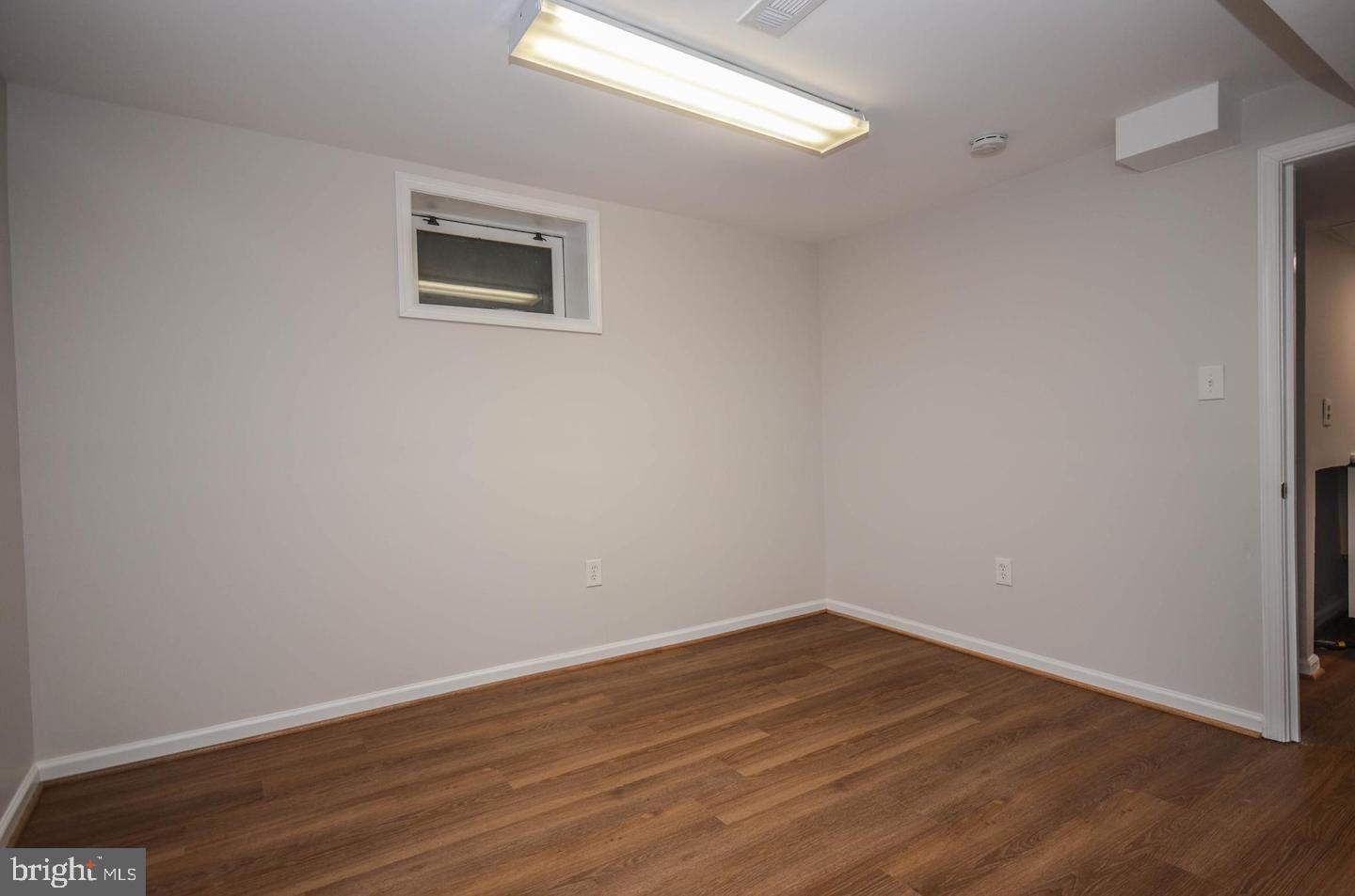 STEPHEN KNOLLS - Residential Lease