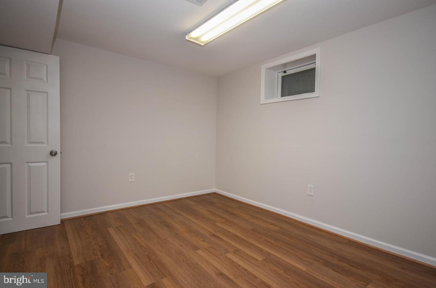 STEPHEN KNOLLS - Residential Lease