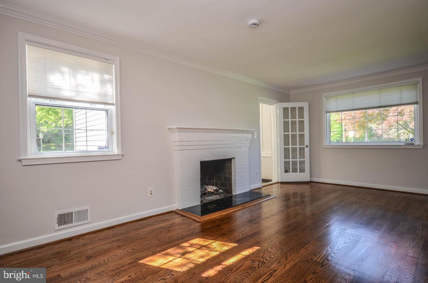 STEPHEN KNOLLS - Residential Lease
