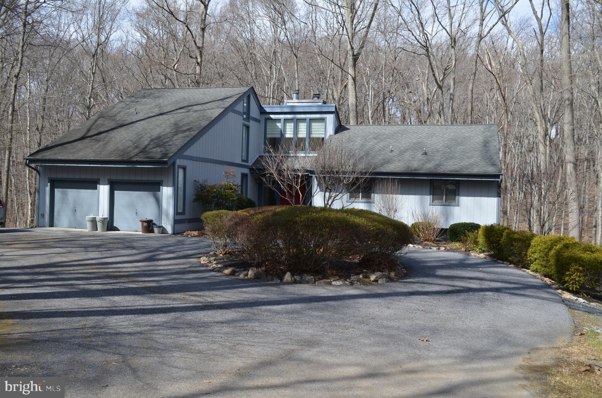 HOLLY KNOLL - Residential