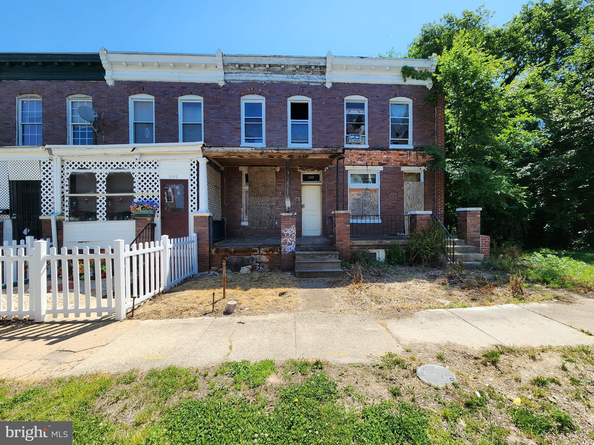 ONLINE AUCTION: This auction takes place on the Ashland Auction Group website bidding platform. Bidding begins 6/22/2026 @ 10:00 AM. Bidding ends 6/24/2026 @ 12:20 PM. The list price is the suggested opening bid. Deposit: $5,000.

This two-story townhouse is located in the Mosher neighborhood of Baltimore City. Residents can enjoy the nearby attractions and facilities such as the Leon Day Park, West Baltimore MARC Train Station, and Grace Medical Center. The property is vacant and in a cave in condition, ready for major repairs. Conveniently located near Liberty Heights Avenue, this property offers easy access to major commuter routes, downtown Baltimore, and surrounding metro areas.