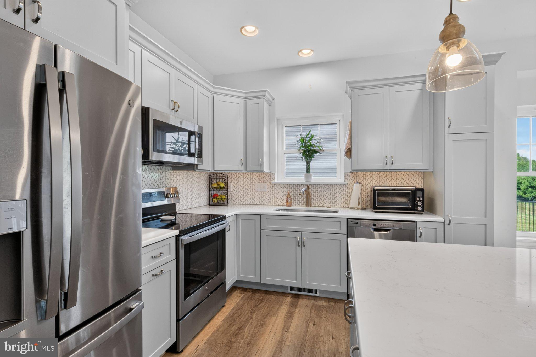 PINE VIEW ESTATES - Residential