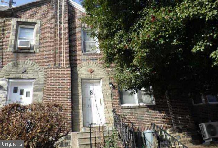 Built in 1950 and located in the Lawndale neighborhood, this attached rowhouse offers approximate 1200 finished square feet, three bedrooms, one full bath, finished basement and sits on an approximate 1178 sqft lot.